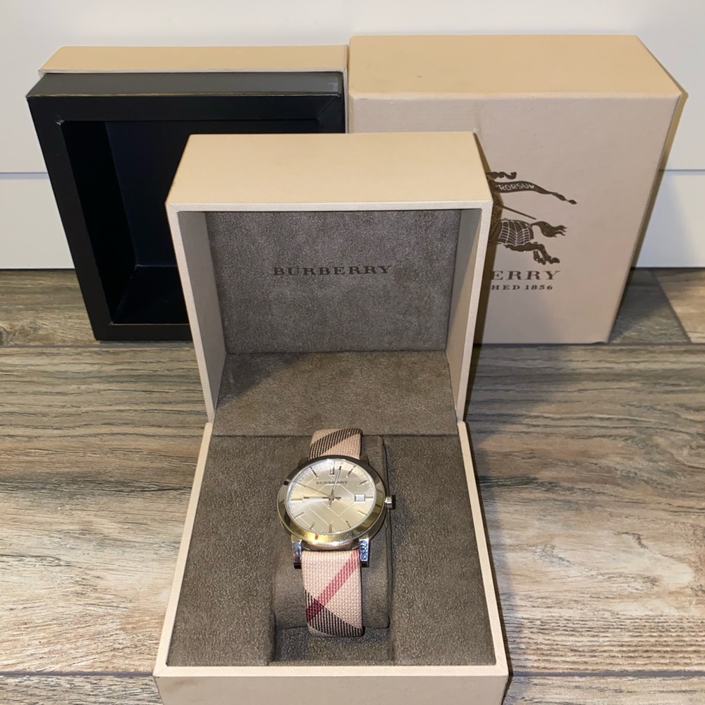 Burberry watch - Picture 1 of 4